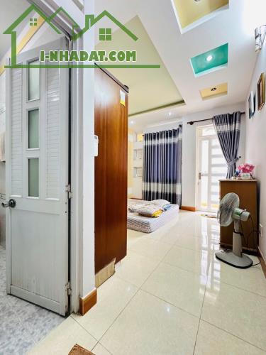 BÁN NHÀ NGAY CHỢ HẠNH THÔNG TÂY - HXH -NHÀ  MỚI ĐẸP Ở NGAY - 70M2 (4x17.5) - 4 TẦNG - 4 - 3