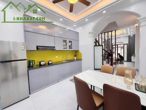 Đống Đa - Tôn Đức Thắng - Khâm Thiên - Ngõ rộng - 32 m - 4 Tầng - 4 PN - 5,6 tỉ. - 1