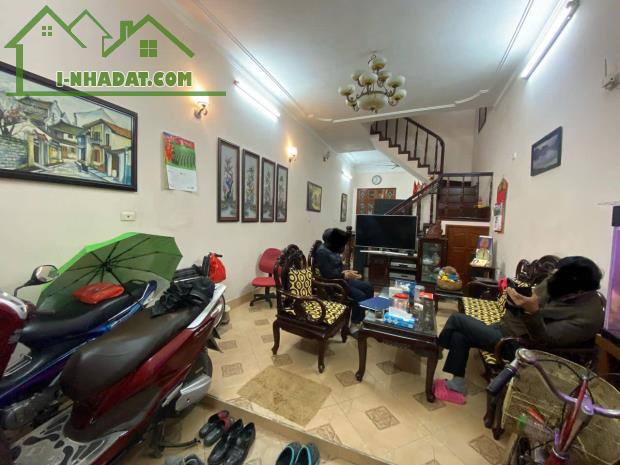 Cần bán nhà ngõ 165 Chợ Khâm Thiên, Đống Đa, 55m2, nhà dân xây, 9.8 tỷ