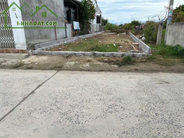 Bán lô đất 2 Mặt Tiền Ninh Thuỷ Cách biển Dốc Lết chỉ 600m Giá : 1ty990 e Trinh - 2