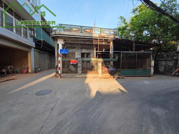 Diện tích: 97m² (mặt tiền rộng 6m) GIÁ 2 TỶ 

 rộng, thoáng – cực kỳ thuận lợi kinh doanh