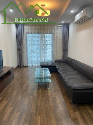 Căn hộ Goldmark S2, 3 phòng ngủ, 104m. Nội thất cơ bản trang bị đầy đủ đẹp.