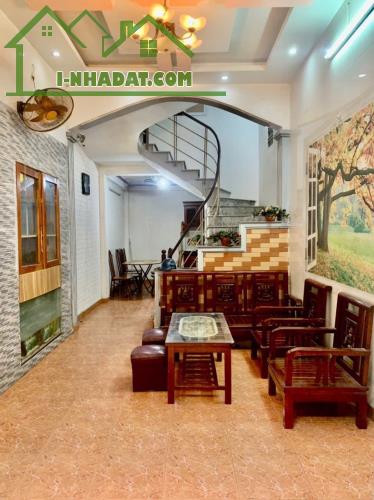 Cho thuê nhà nguyên căn ngõ Bùi Xương Trạch, 35 x 2.5 tầng, 2 ngủ, 7 Triệu KD online, ở gđ
