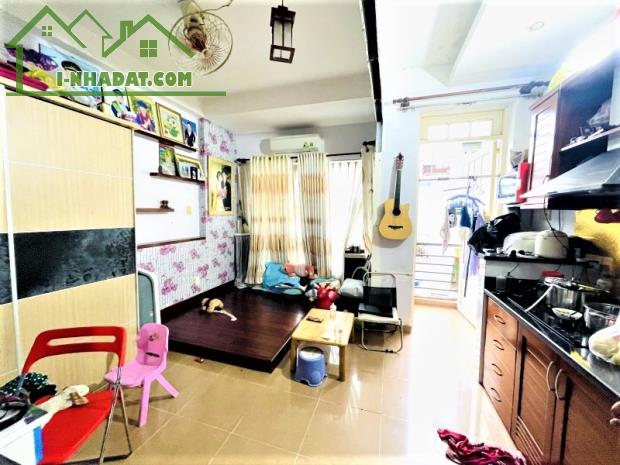 7 TỶ TL - NHÀ HẺM 🚗 1/ QUẬN 10 - GẦN RẠP HÁT HÒA BÌNH - 4 TẤM 3PN MỚI - MỞ VP CTY/SHOP - 2