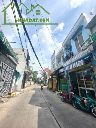 Mặt Tiền nhựa hẻm thông - Giá 1 tỷ 200 - DT 60,9m2 - Gần Chợ Bình Chánh !
