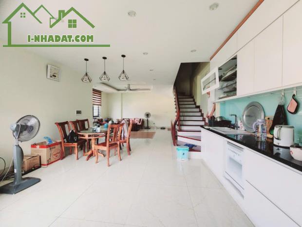 BÁN NHÀ LÔ GÓC 5 TẦNG DỌC BÚN VĂN KHÊ, DT 40/60M GIÁ NHỈNH 15 TỶ, KINH DOANH VP