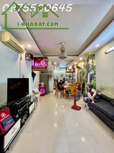TRUNG TÂM QUẬN 8, ĐỐI DIỆN CHỢ PHẠM THẾ HIỂN, CÁCH MẶT TIỀN ĐƯỜNG CHỈ VÀI BƯỚC CHÂN - - 1