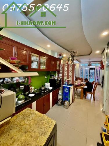 TRUNG TÂM QUẬN 8, ĐỐI DIỆN CHỢ PHẠM THẾ HIỂN, CÁCH MẶT TIỀN ĐƯỜNG CHỈ VÀI BƯỚC CHÂN - - 4