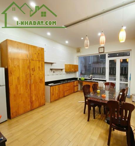 Cho thuê nhà phố Văn Cao, DT: 90m2, 4 ngủ khép kín. - 2