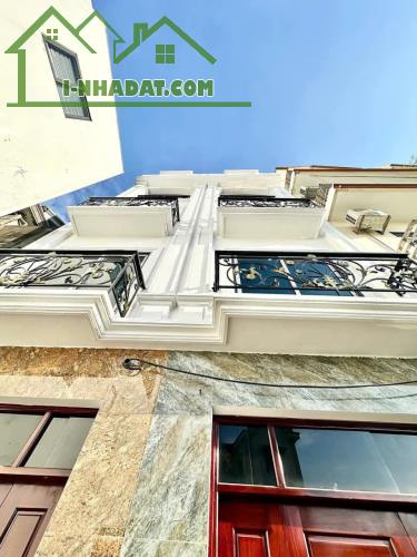 NHÀ ĐẸP GẦN KHU VINHOMES ĐAN PHƯỢNG 33M2 - 5 TẦNG - GIÁ CHỈ 4.65 TỶ - 1