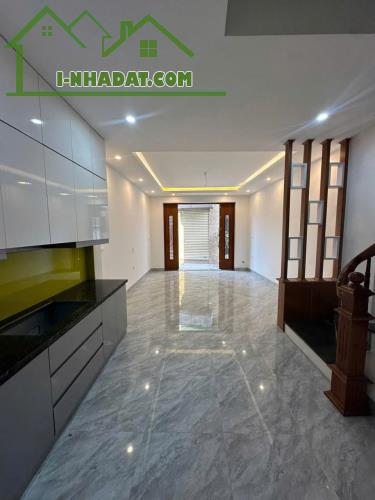 NHÀ ĐẸP GẦN KHU VINHOMES ĐAN PHƯỢNG 33M2 - 5 TẦNG - GIÁ CHỈ 4.65 TỶ - 2