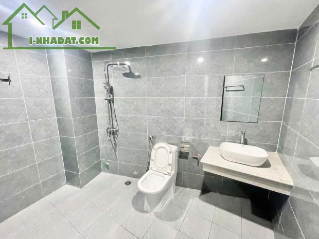 NHÀ ĐẸP GẦN KHU VINHOMES ĐAN PHƯỢNG 33M2 - 5 TẦNG - GIÁ CHỈ 4.65 TỶ - 4