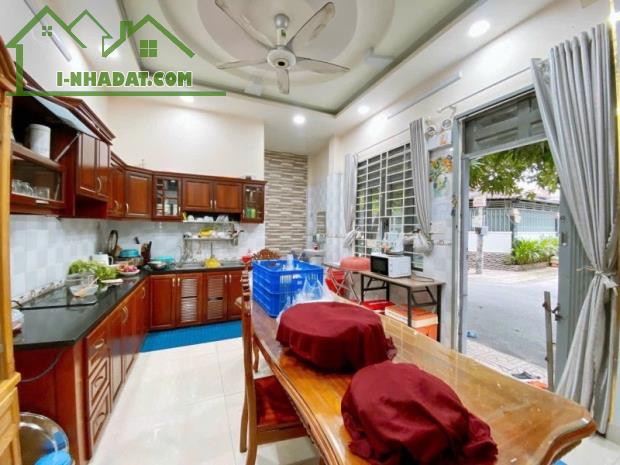 NHÀ LÔ GÓC PHẠM VĂN CHIÊU THÔNG THOÁNG, YÊN TĨNH, SẠCH SẼ 8.6VND