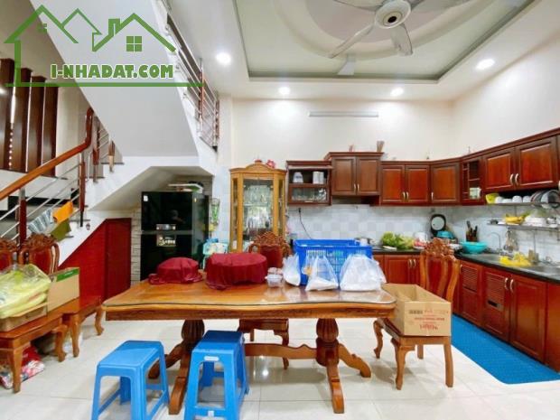 NHÀ LÔ GÓC PHẠM VĂN CHIÊU THÔNG THOÁNG, YÊN TĨNH, SẠCH SẼ 8.6VND - 3