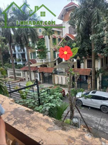 BIỆT THỰ KĐT BÁN ĐẢO LINH ĐÀM - KHU VIP DÀNH CHO GIỚI NHÀ GIÀU - VỈA HÈ RẤT RỘNG - THOÁNG
