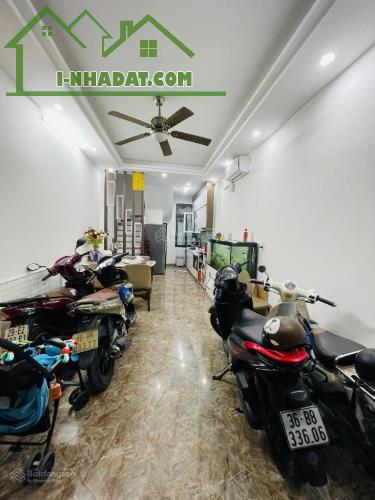 BÁN NHÀ RIÊNG KHƯƠNG ĐÌNH 6 TẦNG FULL NỘI THẤT NGÕ THÔNG Ở NGAY.