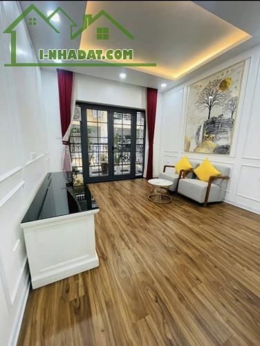 CHỦ BÁN GẤP, 9,2 tỷ NHÀ 5 TẦNG, Ô TÔ ĐỖ CỬA, KINH DOANH ĐỈNH - KHƯƠNG TRUNG - VŨ TÔNG PHAN