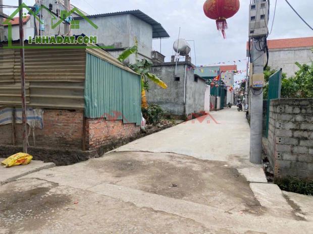 e cần bán lô đất mặt tiền đẹp 
70m đất mặt tiền + hậu 5,2m
liên hệ em : 0967594106 - - 1