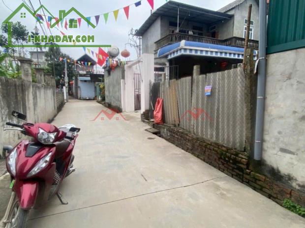 e cần bán lô đất mặt tiền đẹp 
70m đất mặt tiền + hậu 5,2m
liên hệ em : 0967594106 - - 3