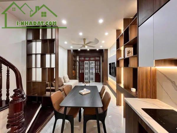 Chính chủ bán nhà phố Cầu Cốc, Ô tô gần, Dt 42m2, 5 PN, 6.8 Tỷ