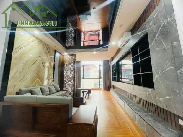 Nguyễn Văn Cừ 46m 7t mt 4m giá 12.75 tỷ thang máy ô tô vào nhà ngõ thông full nội thất