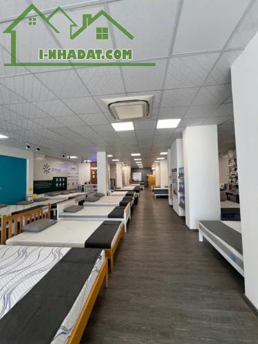 Bán nhà mặt phố ngang 12m x 25m Cách Mạng Tháng Tám, không quá 90 tỷ - 1