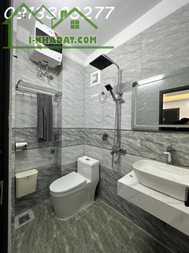 BA BƯỚC RA PHỐ - HỘ KHẨU HAI BÀ - 1 CĂN ĐỘC LẬP - 5 TẦNG THANG MÁY - NGÕ THẲNG - NGAY NGÃ - 4