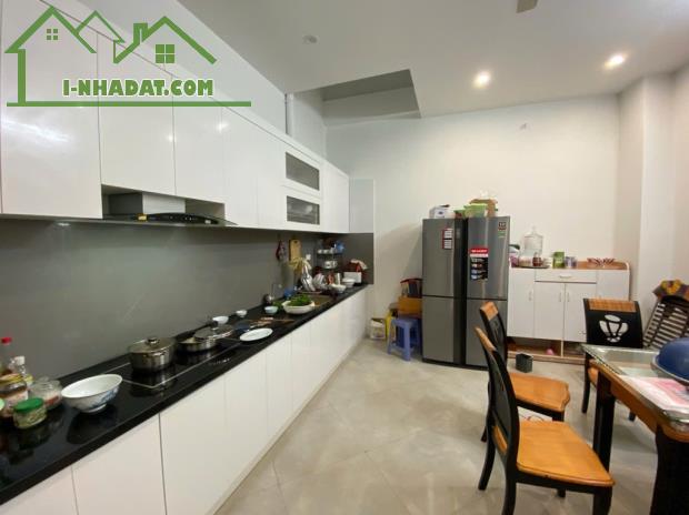 NHÀ ĐẸP -4 NGỦ -3WC- GẦN OTO-NGUYỄN LƯƠNG BẰNG -TRUNG TÂM QUẬN ĐỐNG ĐA - 3