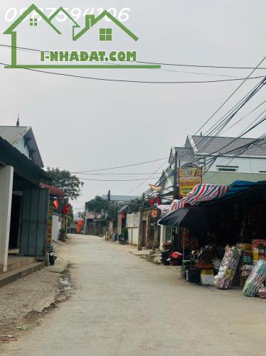 chỉ hơn 1 tỷ 
71,8m đất đường ô tô sẵn sổ đỏ 
liên hệ em : 0967594106 - 0987282011