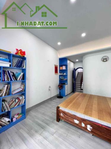 ► Nhà gần MT Thi Sách, 20m Ô tô Đậu, 60m2, 3 tầng mới xây 2 năm, cực chắc, an toàn trẻ
