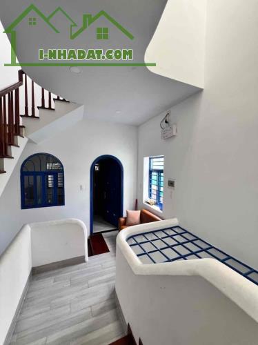 ► Nhà gần MT Thi Sách, 20m Ô tô Đậu, 60m2, 3 tầng mới xây 2 năm, cực chắc, an toàn trẻ - 1