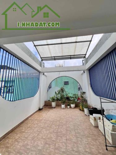► Nhà gần MT Thi Sách, 20m Ô tô Đậu, 60m2, 3 tầng mới xây 2 năm, cực chắc, an toàn trẻ - 3