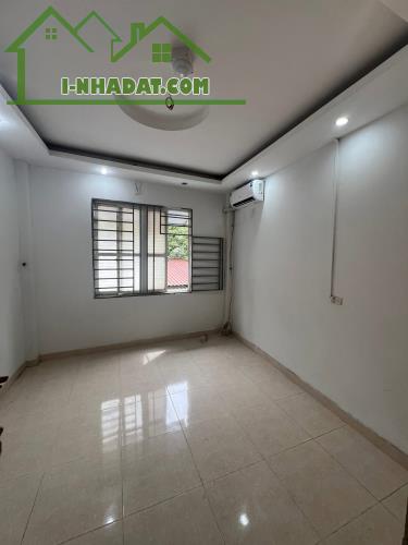 Cho thuê nhà ngõ ô tô Thái Hà, 3 tầng x 43m2, 3PN, 3 WC, 13.5 Triệu Spa, Nail, KD sạch, VP - 1