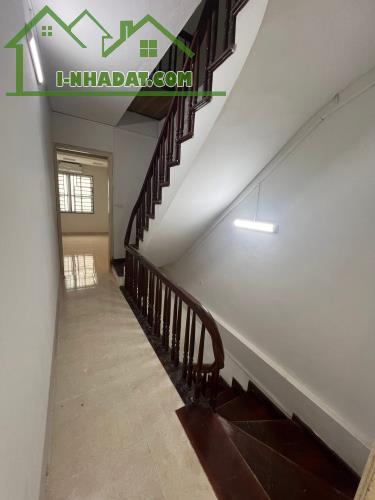 Cho thuê nhà ngõ ô tô Thái Hà, 3 tầng x 43m2, 3PN, 3 WC, 13.5 Triệu Spa, Nail, KD sạch, VP - 3