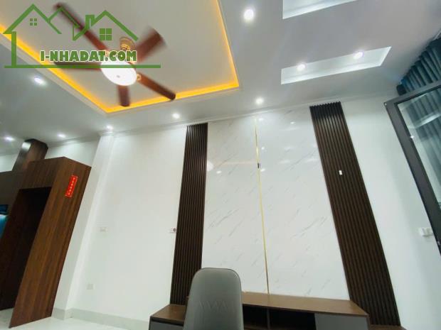 Đỉnh nóc kịch trần - Phố Trạm - 1 nhà ra mặt phố - dân xây - 32m2 - 5 tầng - 7.9 tỷ