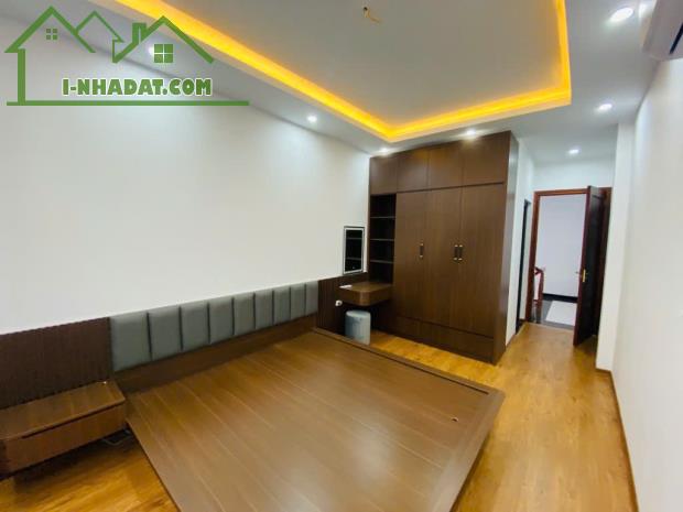 Đỉnh nóc kịch trần - Phố Trạm - 1 nhà ra mặt phố - dân xây - 32m2 - 5 tầng - 7.9 tỷ - 2