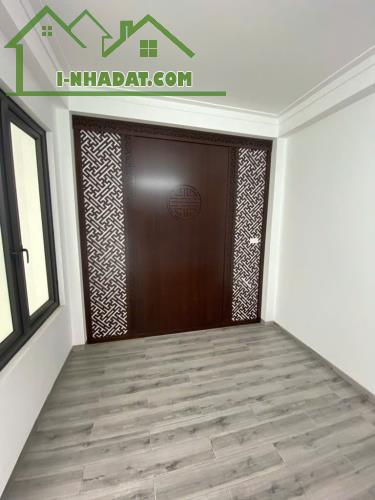 Đỉnh nóc kịch trần - Phố Trạm - 1 nhà ra mặt phố - dân xây - 32m2 - 5 tầng - 7.9 tỷ - 3