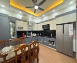 Nhà đẹp ở sướng. Thang máy sịn chạy vù vù
