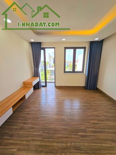 NHÀ ĐẸP 3 TẦNG - LONG PHƯỚC - ĐƯỜNG 8M - OTO NÉ NHAU - NHỈNH 5 ĐỒNG - 1