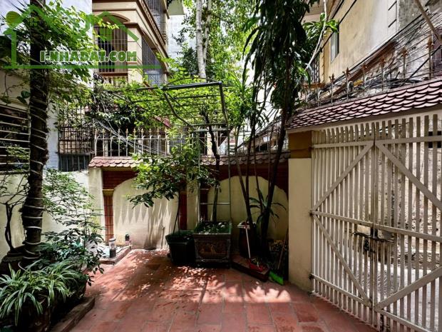 Cần bán Biệt Thự sân vườn 2 mặt ngõ khu Bách Khoa - 133/140m2 x 3 Tầng - Sổ đỏ đẹp