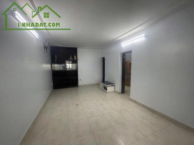 Cho thuê nhà tập thể tầng 3 Kim Liên, Đống Đa 70m giá 10tr gần Vincom Phạm Ngọc Thạch - 2