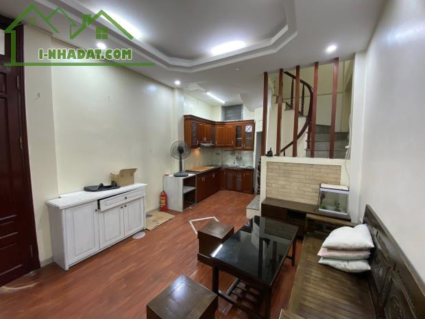 Cần bán nhà phố Nguyễn Lương Bằng, 5 tầng đầy đủ công năng, quận Đống Đa