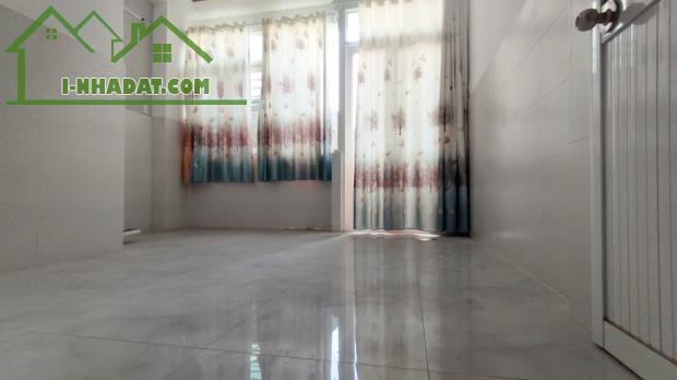 Nguyễn Trọng Tuyển TÂN BÌNH, 2 tầng 54m nở hậu, xe hơi đổ cửa, chỉ 5.9 tỷ, không lộ giới.