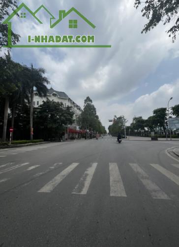Bán siêu phẩm phân lô vỉa hè tòa CCMN 12 phòng khép kín dòng tiền