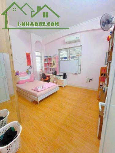 Bán Nhà Cầu Giấy Ngõ Thông Gần Phố Cấu Giấy DT 40m2 5 tầng MT 4.5m Giá 8.6 tỷ - 1