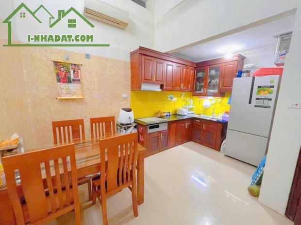 Bán Nhà Cầu Giấy Ngõ Thông Gần Phố Cấu Giấy DT 40m2 5 tầng MT 4.5m Giá 8.6 tỷ - 3