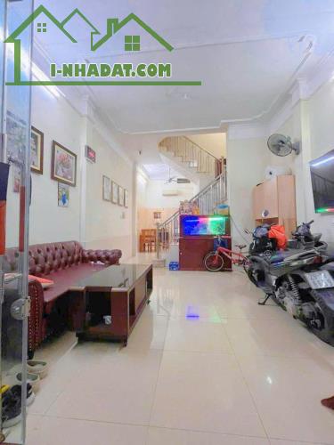 Bán Nhà Cầu Giấy Ngõ Thông Gần Phố Cấu Giấy DT 40m2 5 tầng MT 4.5m Giá 8.6 tỷ - 4