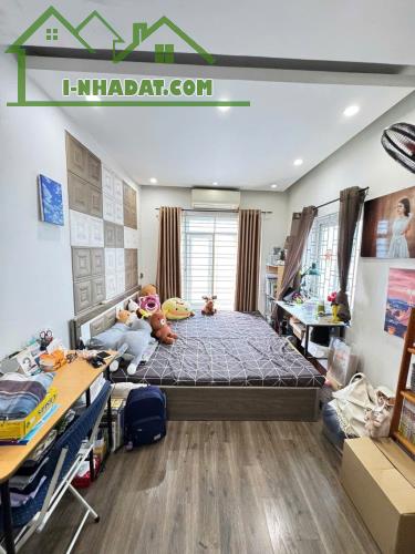 CÓ 102, HƠN 7 TỶ SỞ HỮU NHÀ TRUNG TÂM PHỐ NGUYỄN VĂN CỪ 35M, 5T, MT3.5M, Ô TÔ THÔNG. - 4