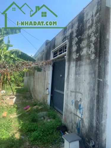 Cần bánh đất có nhà kho ở Võ Cang , Vĩnh Trung . DT 522m2 , thổ cư 313m2 . Giá bán 4,6 tỉ - 4