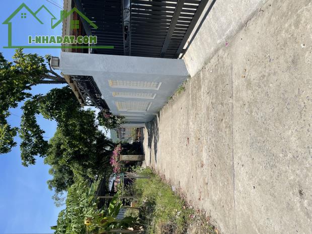 Cần bánh đất có nhà kho ở Võ Cang , Vĩnh Trung . DT 522m2 , thổ cư 313m2 . Giá bán 4,6 tỉ - 5